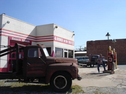 4 Women On The Route Gas Station